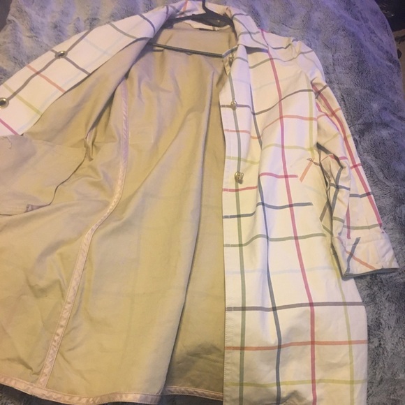 Coach trench coat never wore it paid 595 wanting $300. - Picture 1 of 3
